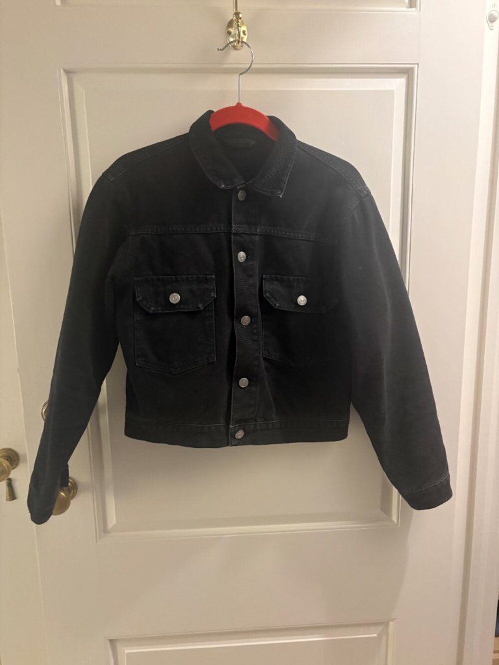 HOMMESGIRLS Black Denim Cropped Jacket (Size Small)